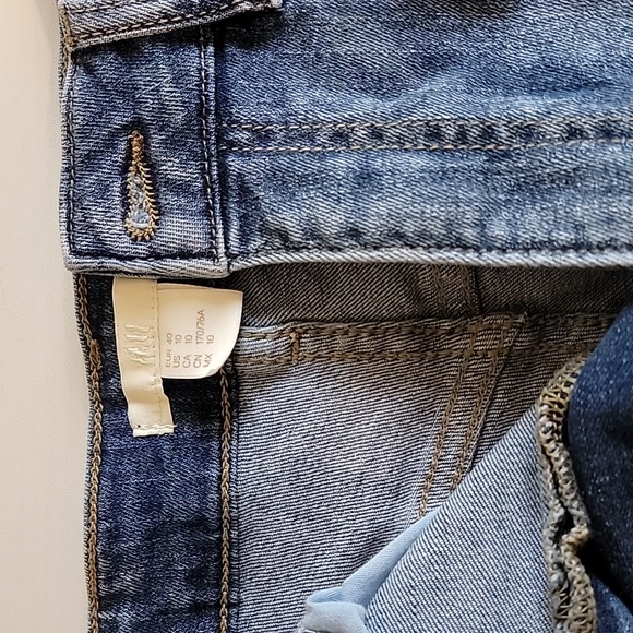 H&M Denim High Waist Short Booty Shorts Medium Light Wash Cuffed Sz 10 / 42 - Picture 7 of 7